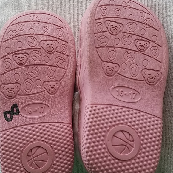 NWOT 2/$15 Cute winking bunny with strawberry - Picture 4 of 9